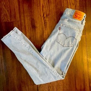 Levi’s 721 High Rise Skinny Jeans 
W29/L30